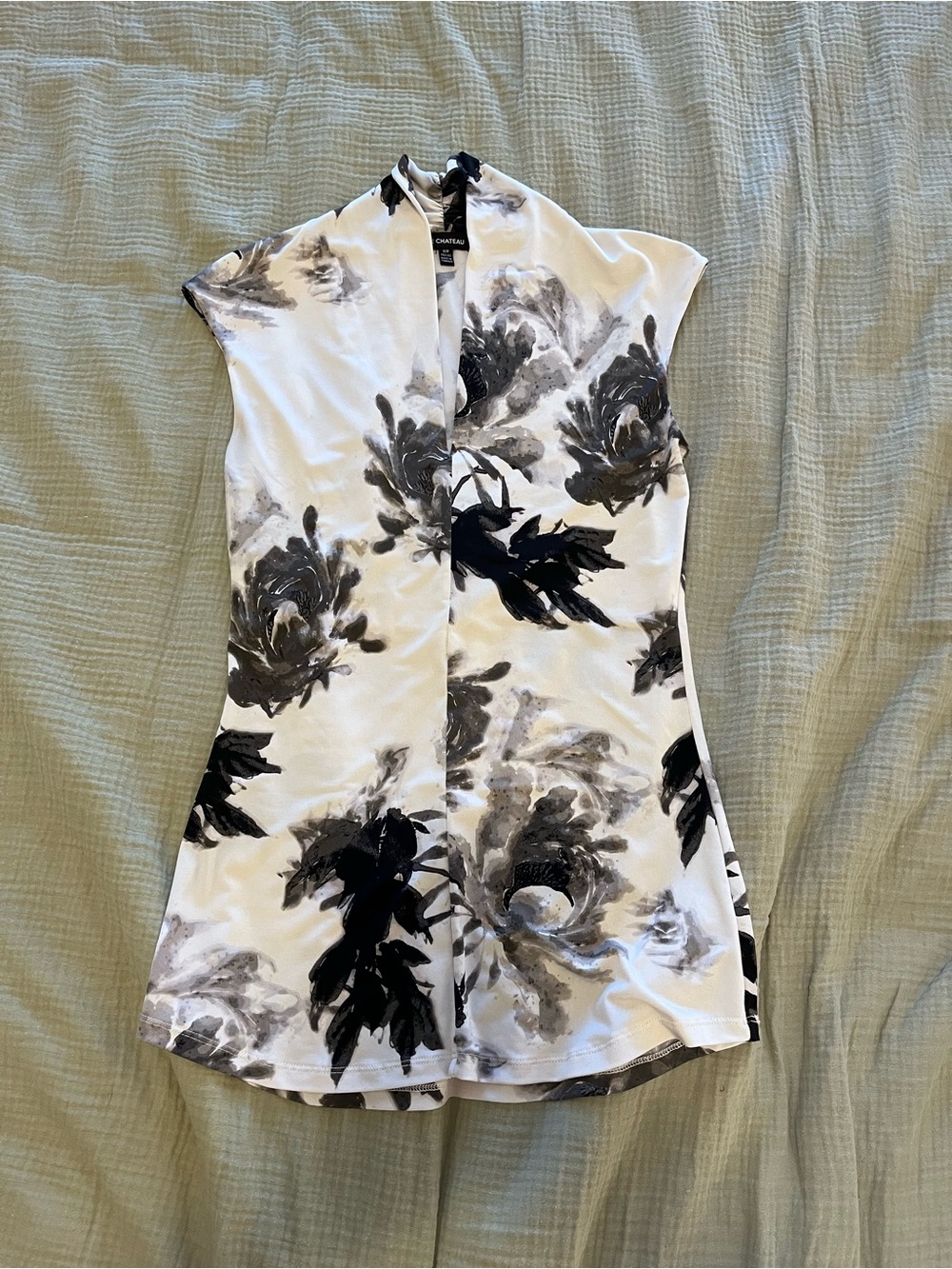 Le Château Made in Canada Floral Mock Neck Sleeveless Blouse | Size Small